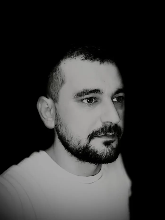 Portret Sebastian, dezvoltator web independent, fondator LSAM Services Paris